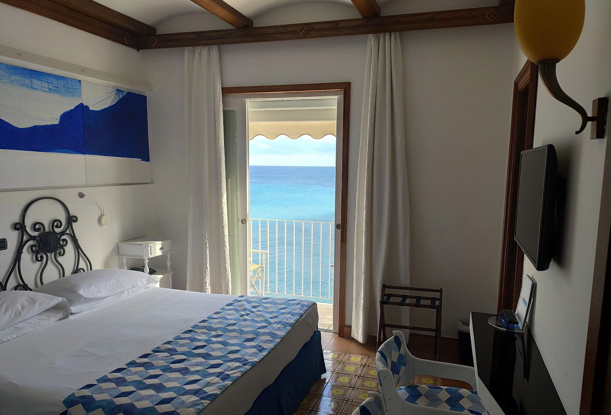 Taverna Del Capitano Marina del Cantone ภายนอก รูปภาพ