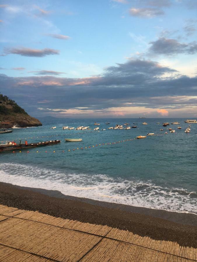 Taverna Del Capitano Marina del Cantone ภายนอก รูปภาพ